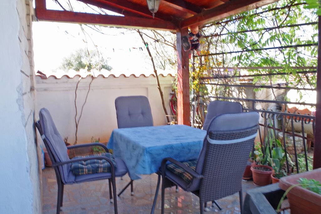 table for 4 - enjoy your day
