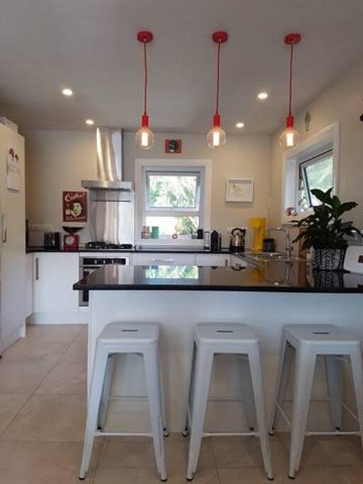 Marble bench with bar stools, heated tiles plus central heating