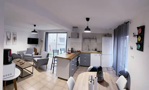 Charming house in the heart of Bayeux (historic center) with free parking/parking