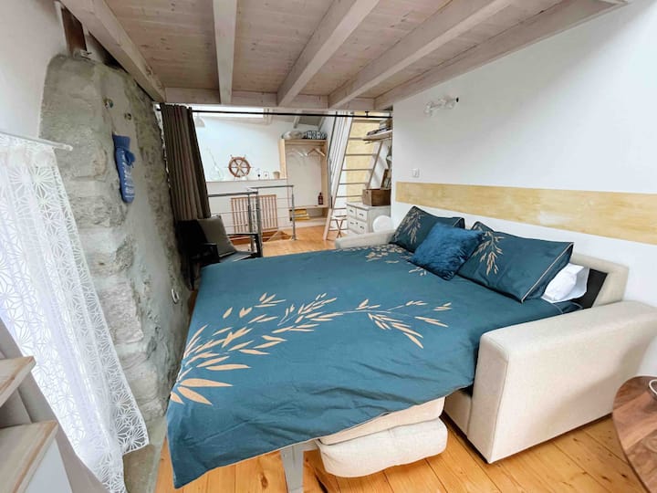 Rozkladacia pohovka v obývacej izbe