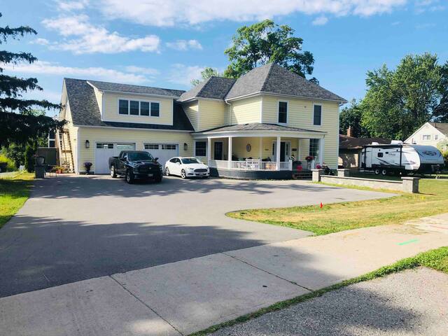 Airbnb Belleville Vacation Rentals Places To Stay