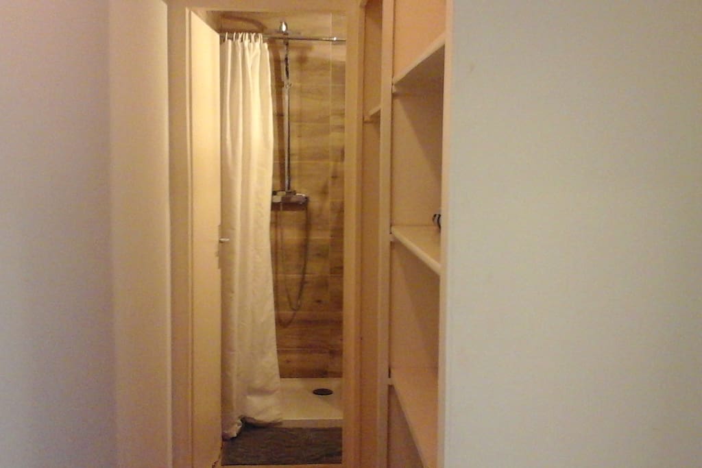 Couloir vue salle bain