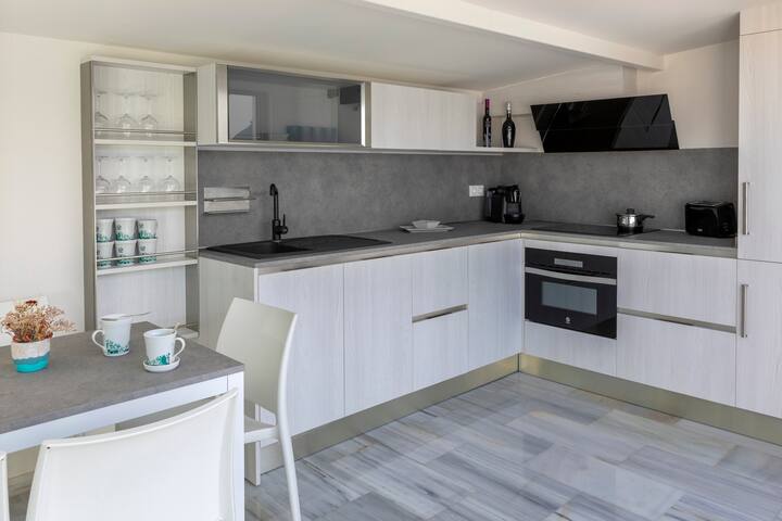 BEACH SEA VIEWS DUPLEX gallery image 5