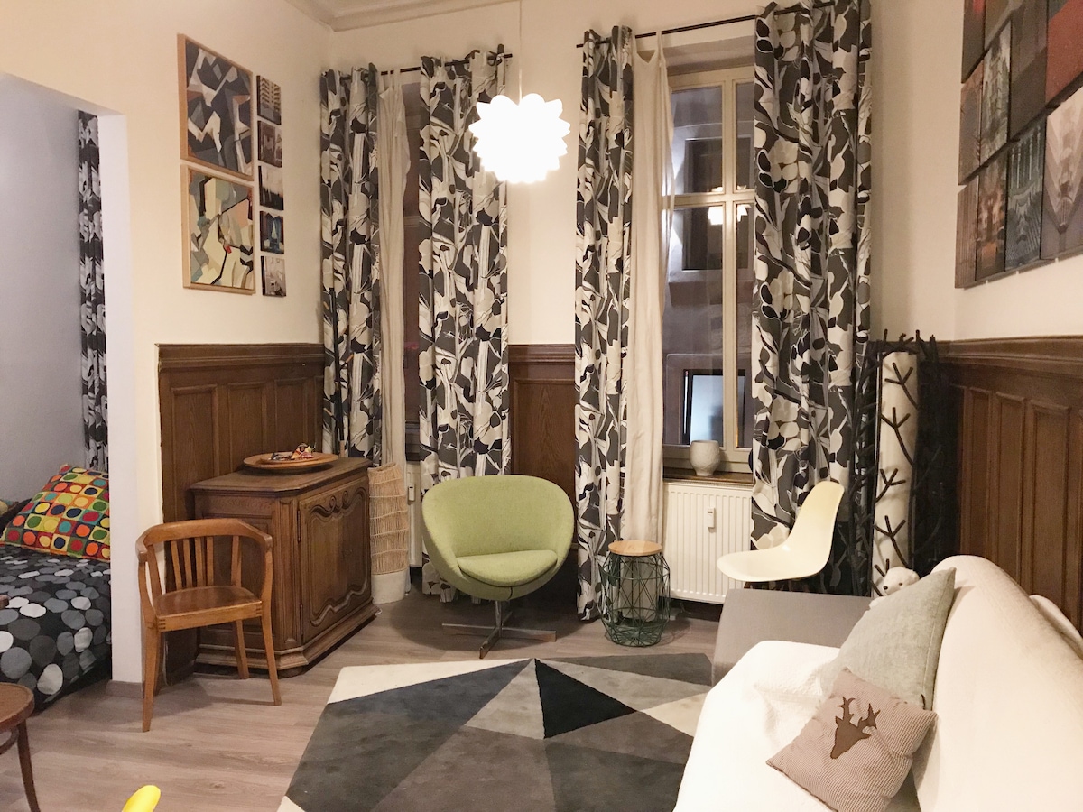 Всекидневна с малък разтегателен диван 