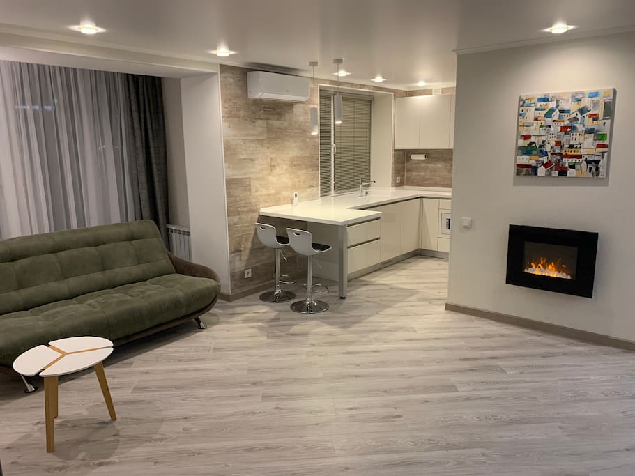 мариуполь квартиры у моря. квартира с панорамным остеклением с видом на море. мариуполь квартиры у моря. номера мариуполя. квартиры в мариуполе.