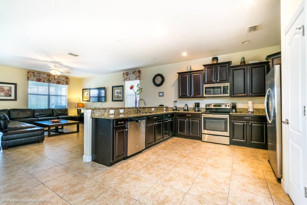 1428MoonValleyDr-4