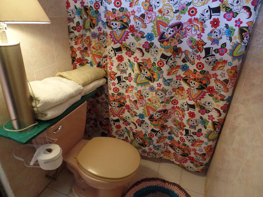 el baño es compartido.