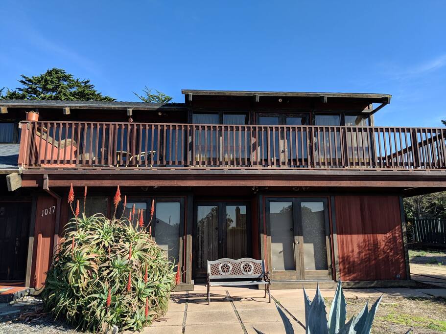 ocean facing balcony large enough for the entire family