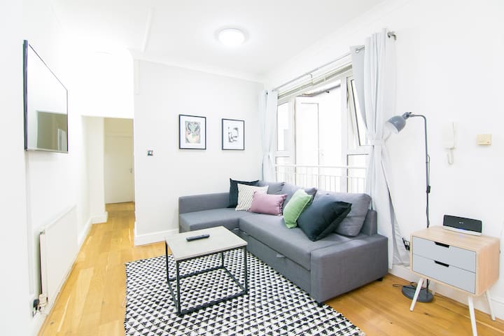 Great 2bed, newly refurbished/ Chancery Lane