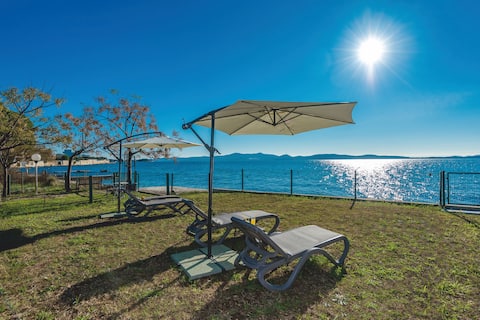 Villa Amfora - first row by the sea