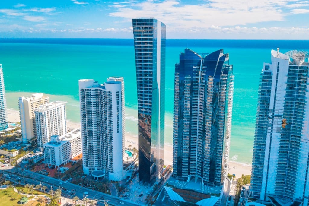 JADE OCEAN! SPECTACULAR! BEACH FRONT!! WALK DIRECTLY TO THE BEACH!