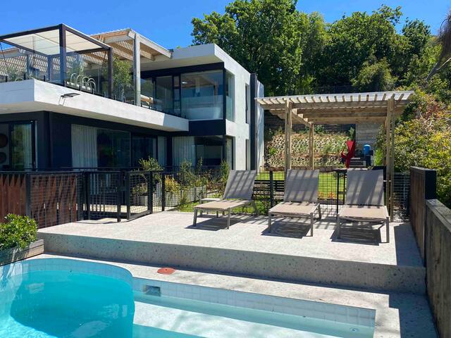 Constantia View MidCentury Suite- 3 bed, 3 bath gallery image 4