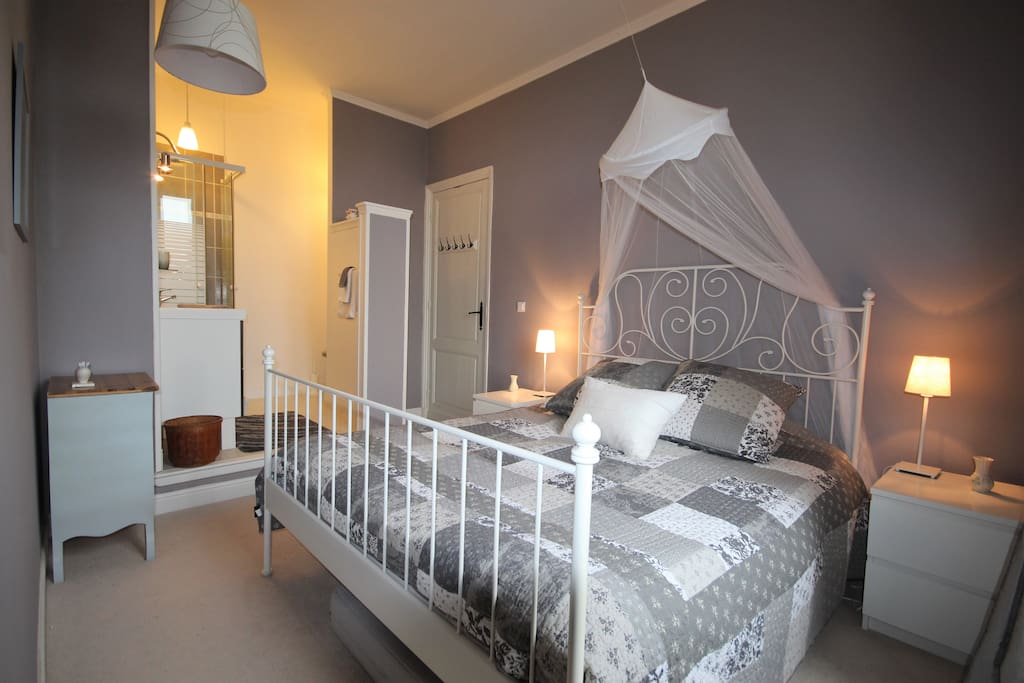 Bedroom 2, queen size bed, ensuite shower