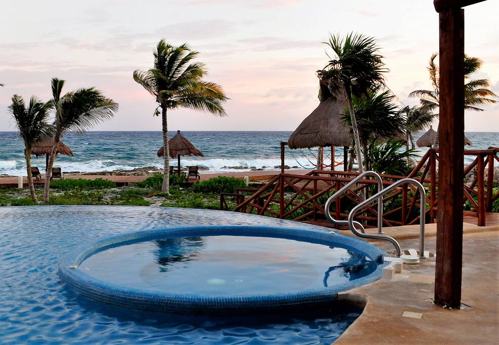 24 hour access to this jaccuzzi!