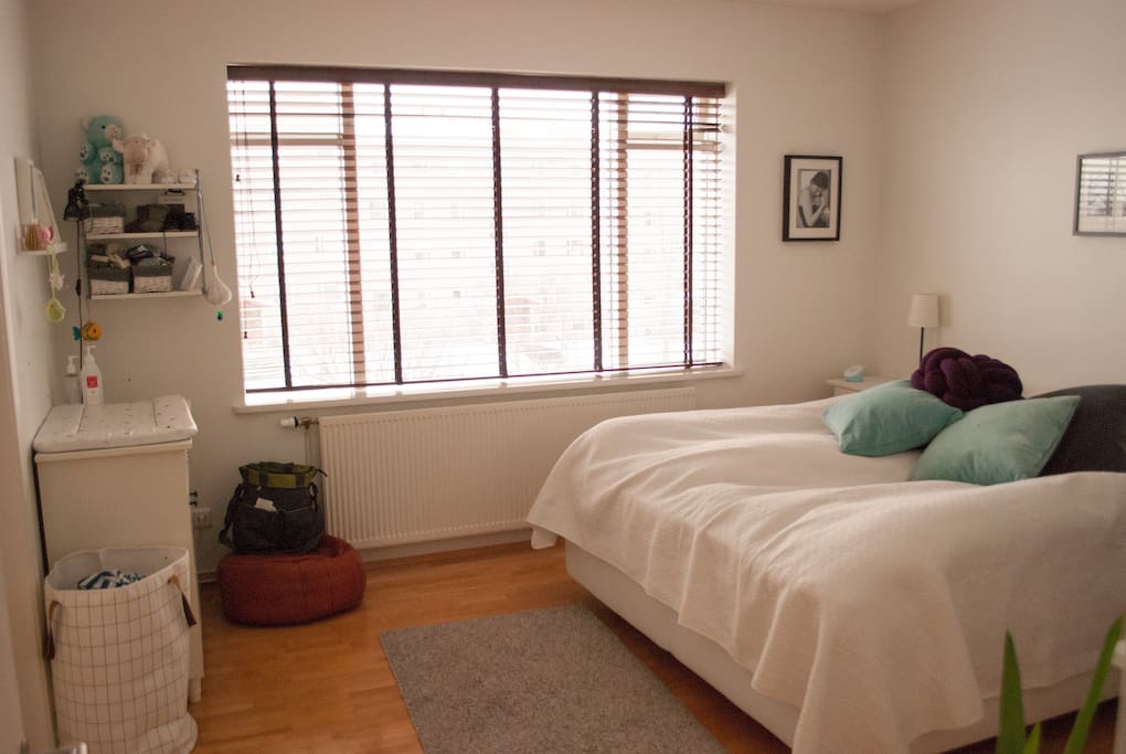 Master bedroom (200x200cm bed). Duvet and linen included.