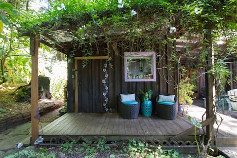 Rustic cottage in Sonoma redwoods