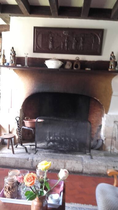 cheminée dans salle à manger