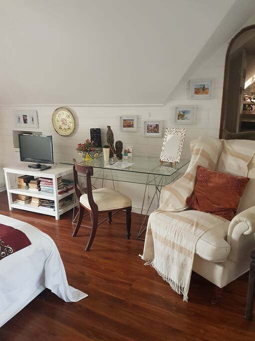 VICTORIA ROOM