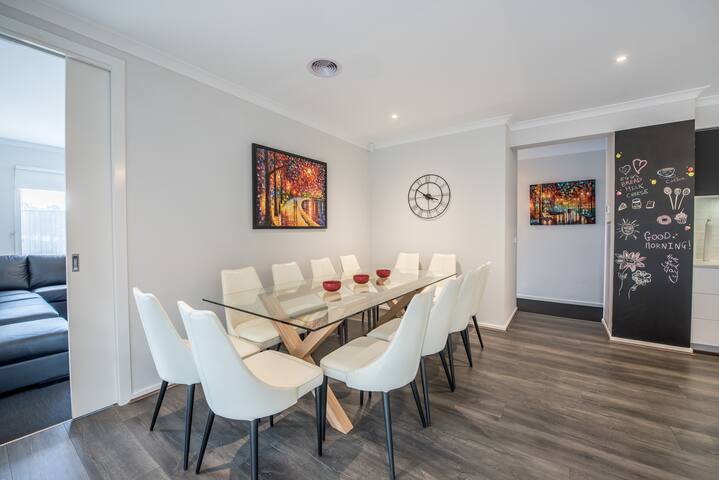 Hillside Torquay – Sleeps 17 – Strictly Family gallery image 4