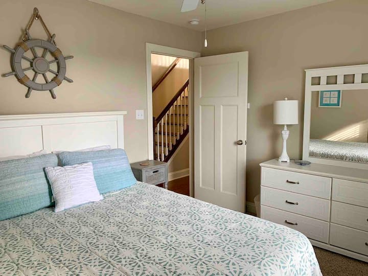 Chumba cha kulala cha Queen cha ghorofa ya 2 #2 