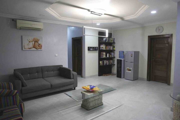 Private room in a serviced apartment by the beach
