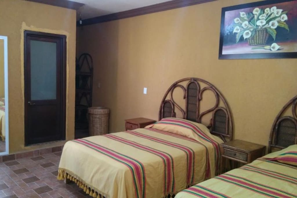 Habitación #1 doble con 2 camas matrimoniales para 4 personas, TV y wifi