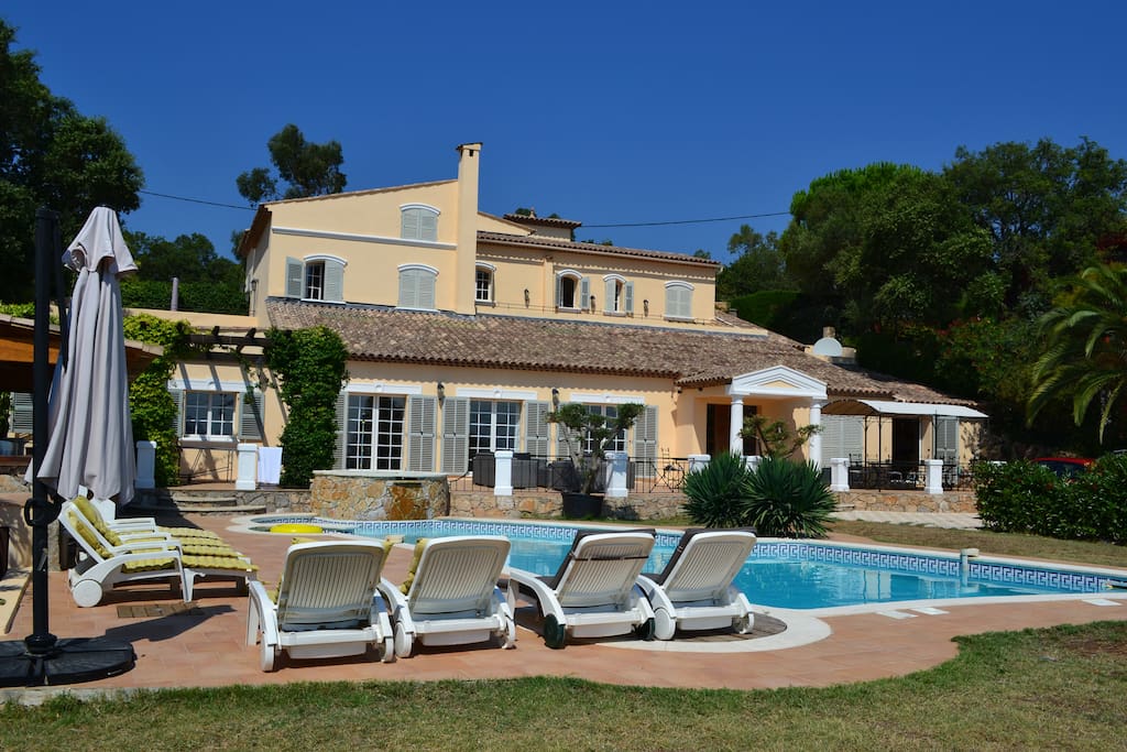 14 sun loungers