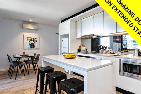 PHENOMENAL CBD PAD *BAY VIEW WIFI GYM POOL SAUNA