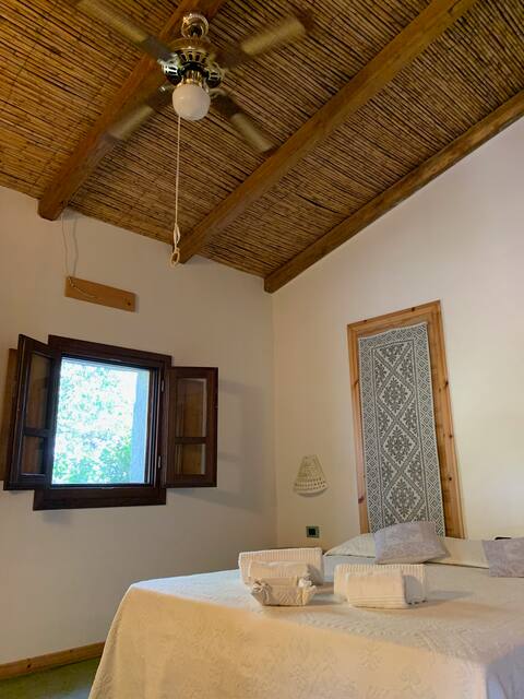 B&B with pool. Sea and countryside.