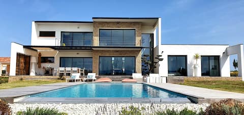 Contemporary lake-view villa