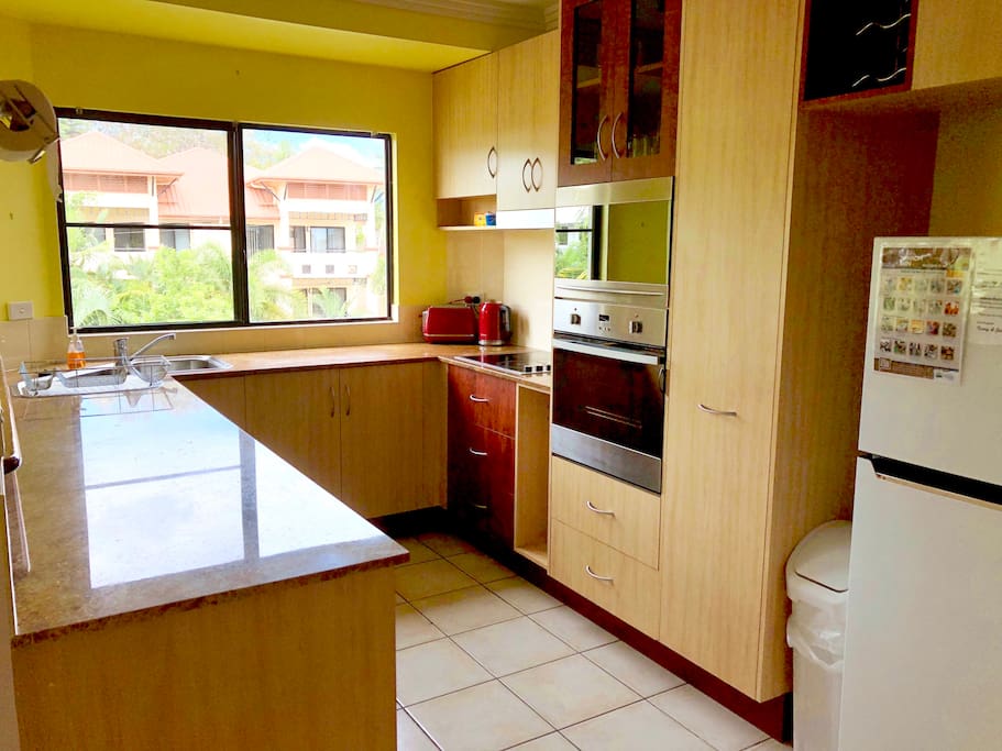 Full kitchen, equipped with everything you need to cook meals
