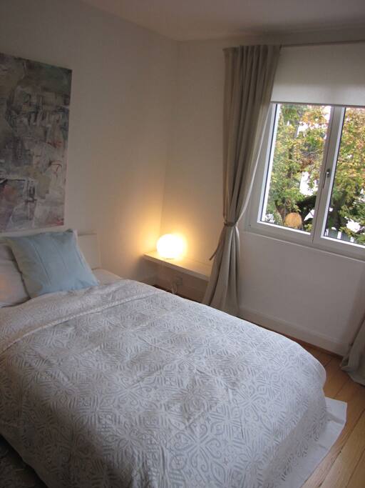Schlafzimmer mit Doppelbett 1.60m