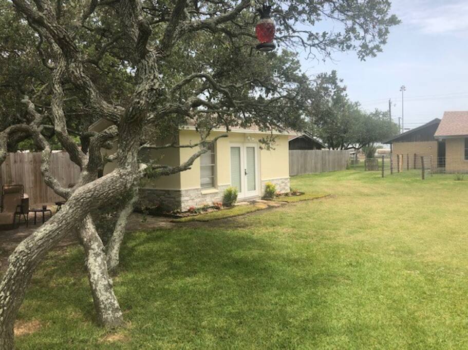 Private Oaks Guest House in Flour Bluff Guesthouses for Rent in