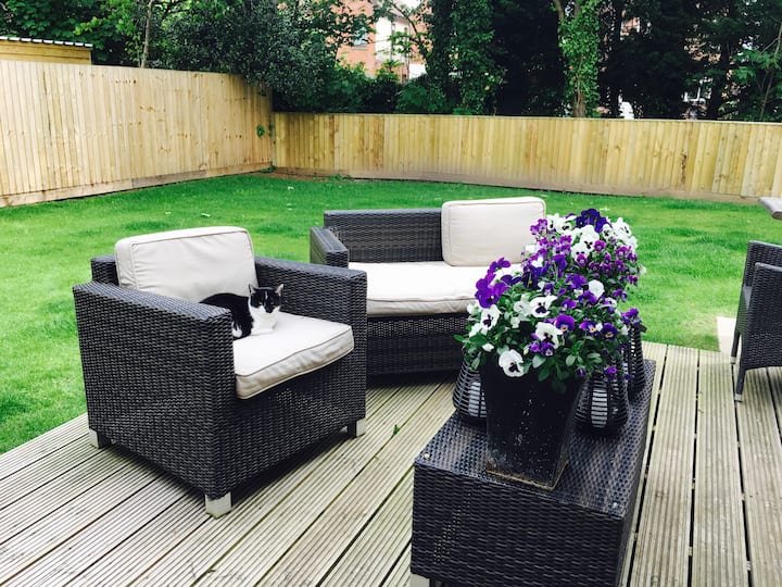 Lovely detached house huge garden near beach/golf