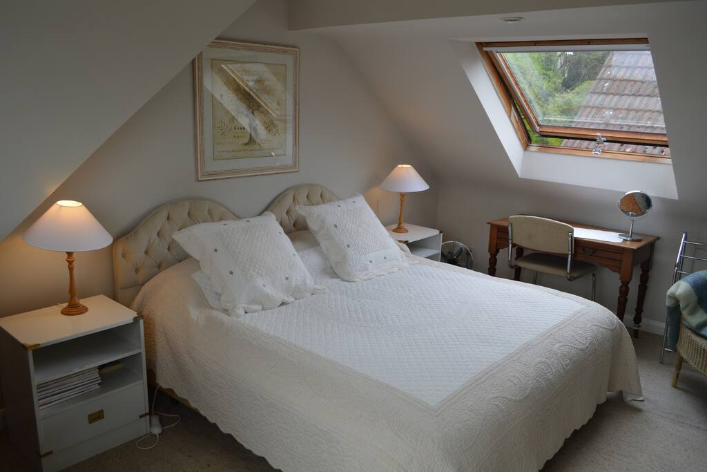 Light & airy bedroom