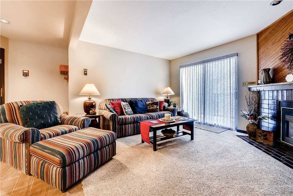 Indoors,Room,Furniture,Bedroom,Cushion