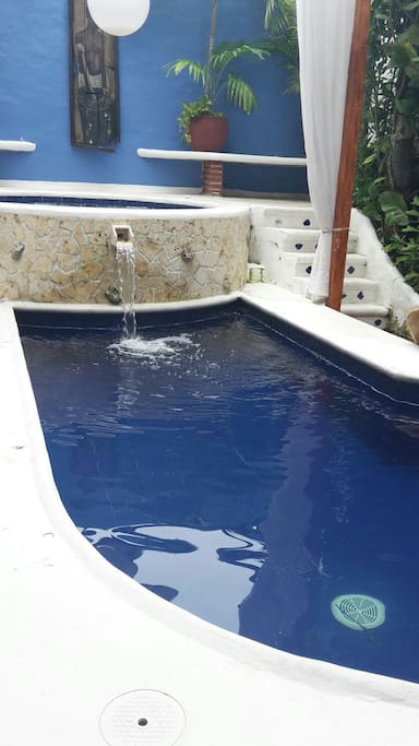 Patio interno de la casa piscina y jacuzzi