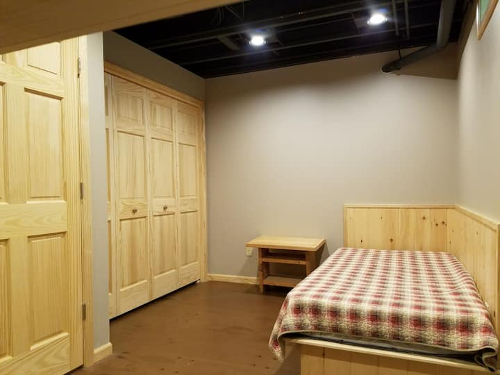 Подрум спална соба