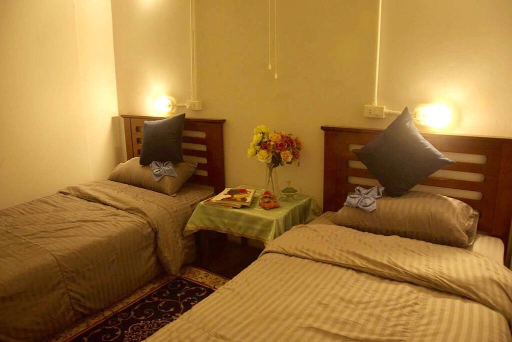 Twin bed room