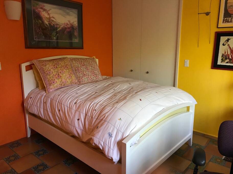 Double bed in yellow guest room