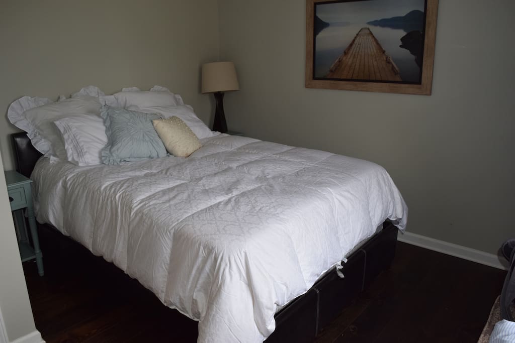Bedroom 3 - Queen Bed