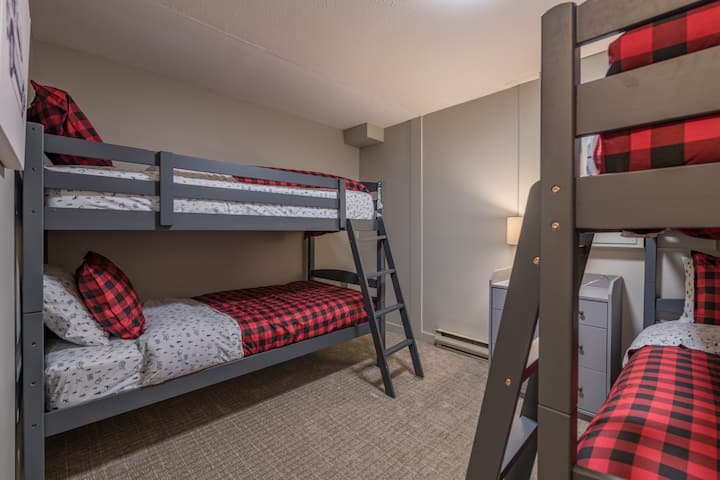 Chumba cha ghorofa - Vitanda 2 vya mtu mmoja/vitanda vya ghorofa moja - Hulala 4