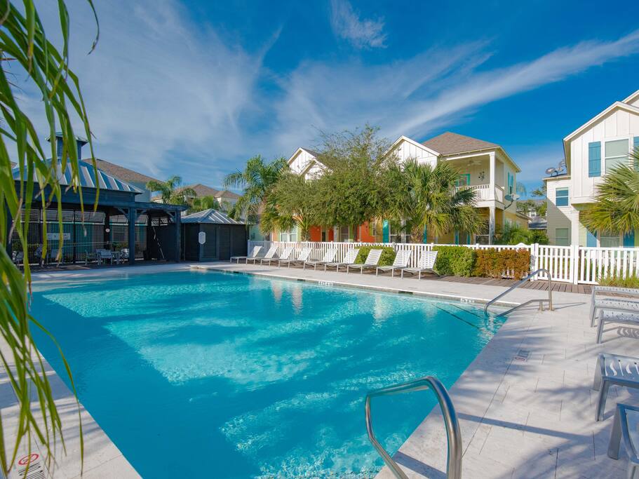 Sailhouse community swimming pool