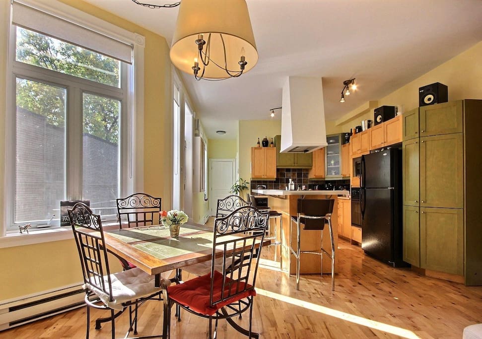 Open Area With Kitchen