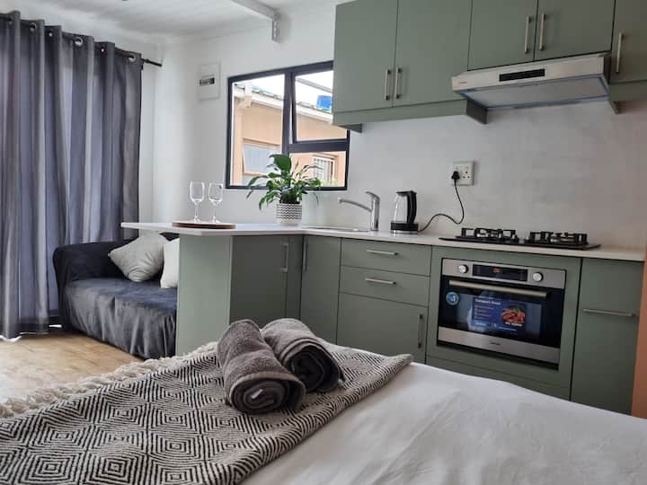 Claremont Holiday Rentals & Homes Claremont, Cape Town, South Africa