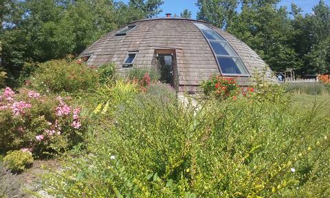 LE DOME: unusual and luxurious cottage