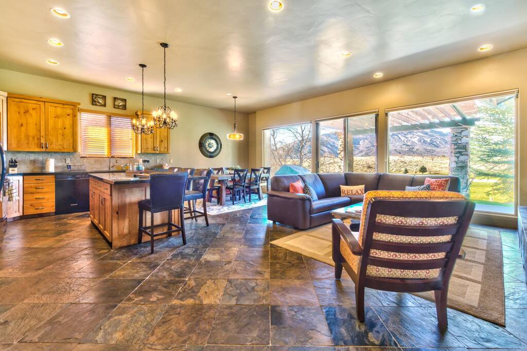 Utah Lodging / Fairways 27 / Living