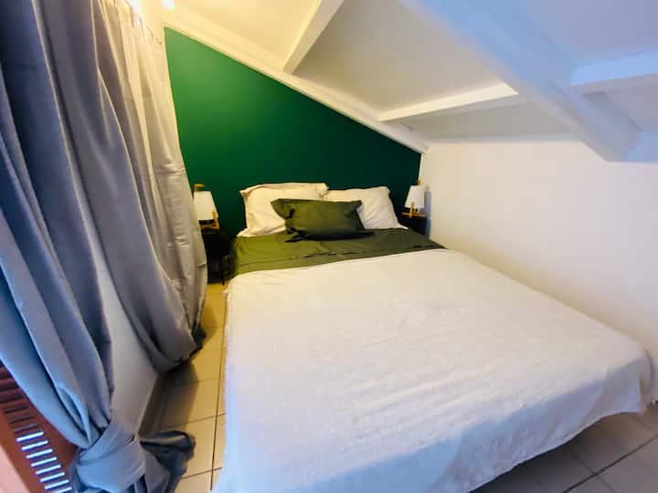 Dhoma e gjumit 3 
lartësi të ulët tavani