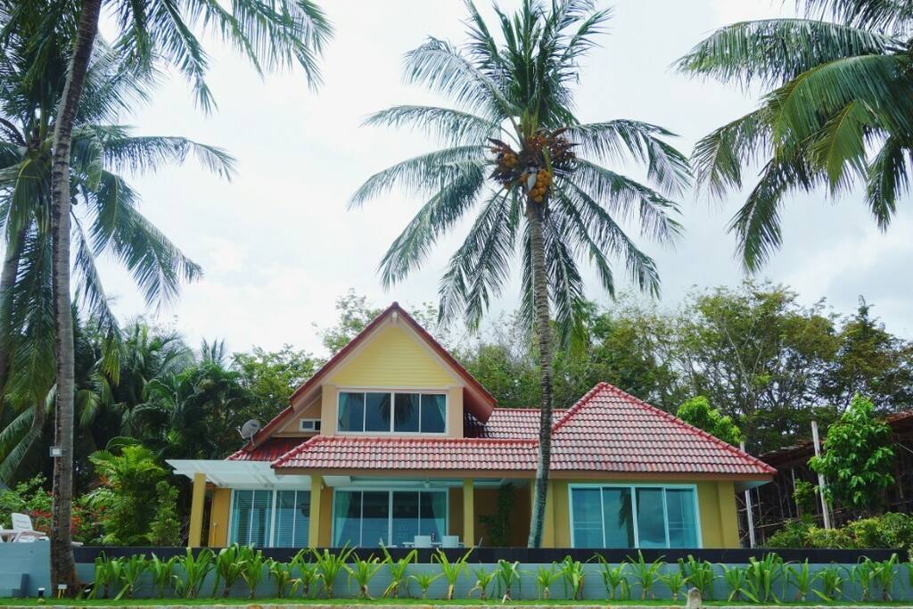 Exterior (sea facing)