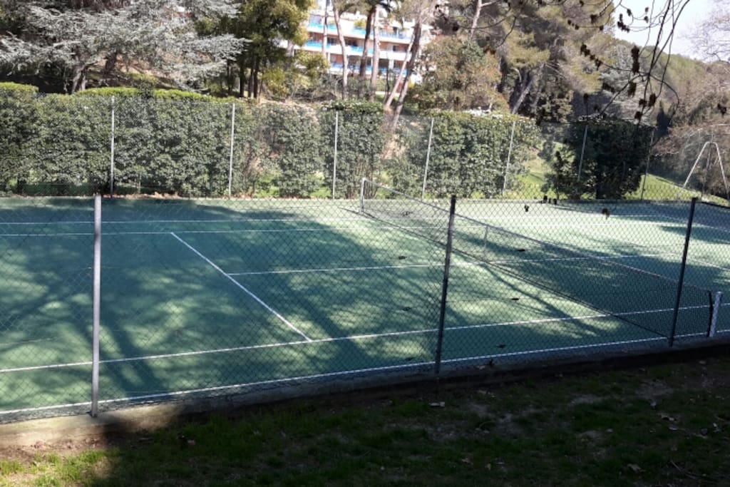 Le cours de tennis